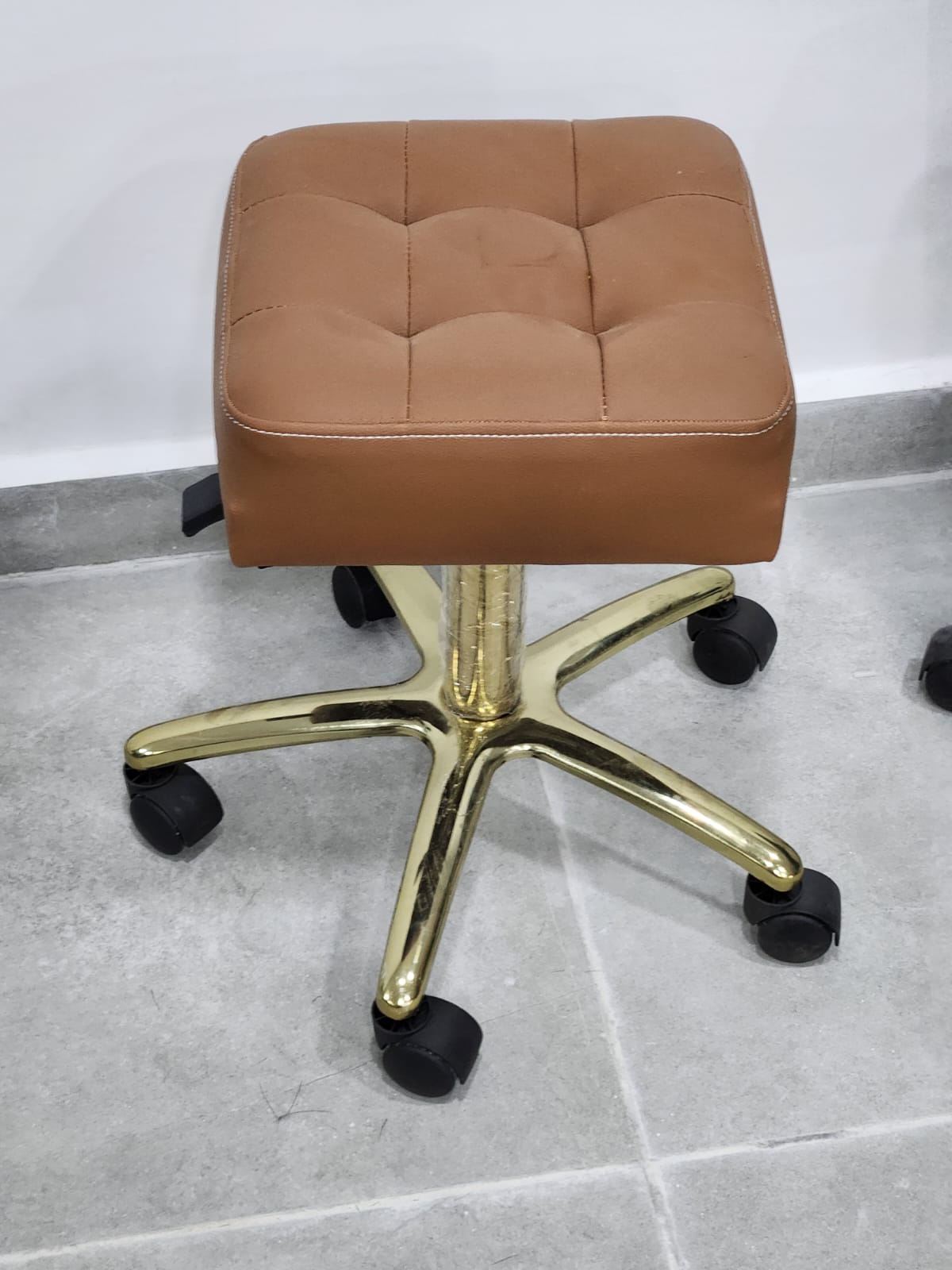 Tabouret Moderne et Pratique un siège élégant et fonctionnel pour votre maison ou votre espace de travail