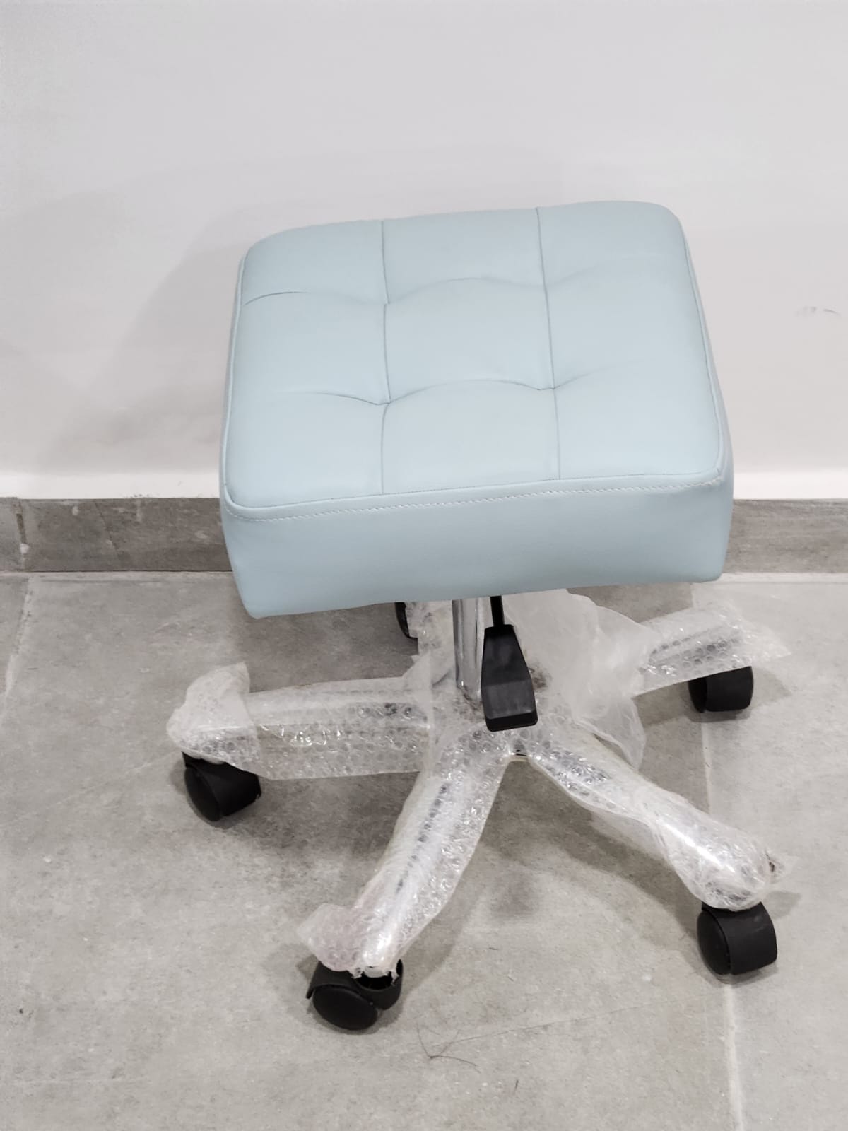 Tabouret Moderne et Pratique un siège élégant et fonctionnel pour votre maison ou votre espace de travail