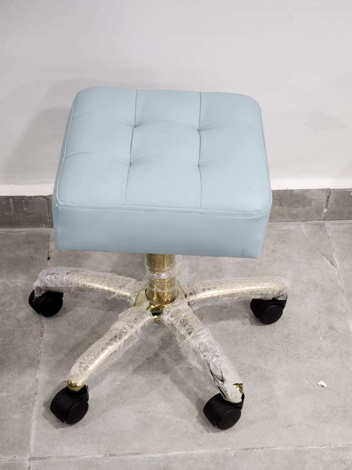 Tabouret Moderne et Pratique un siège élégant et fonctionnel pour votre maison ou votre espace de travail