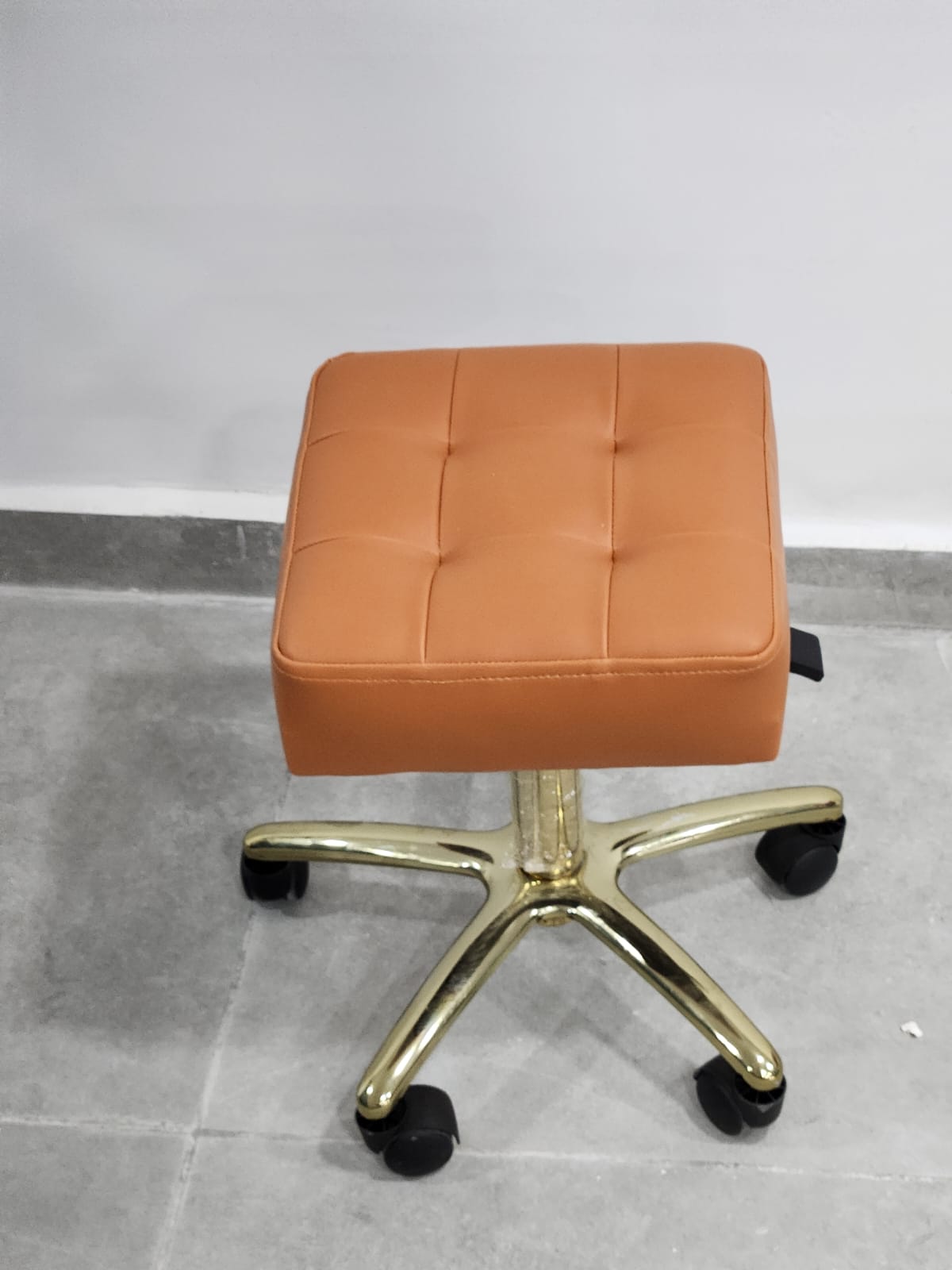 Tabouret Moderne et Pratique un siège élégant et fonctionnel pour votre maison ou votre espace de travail