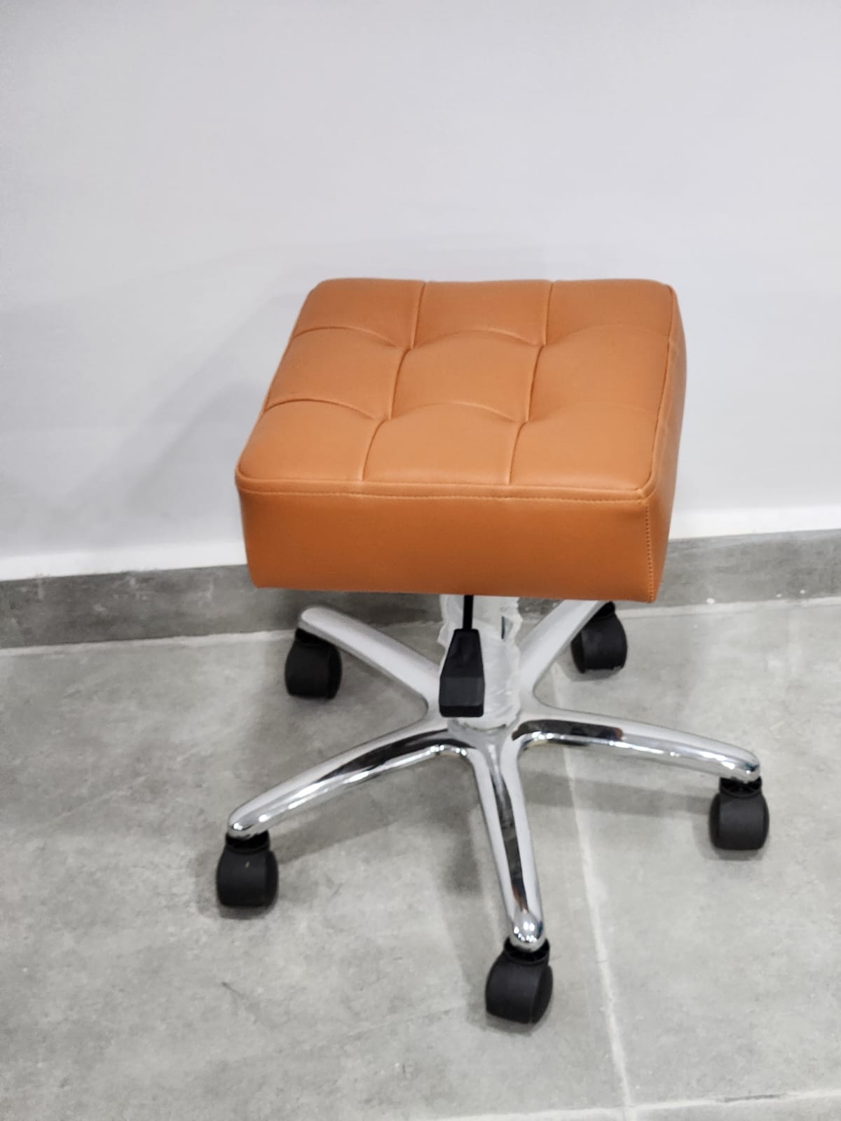 Tabouret Moderne et Pratique un siège élégant et fonctionnel pour votre maison ou votre espace de travail