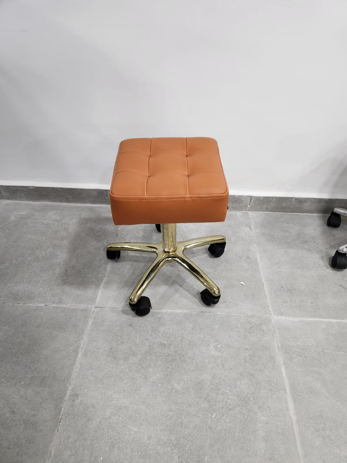 Tabouret Moderne et Pratique un siège élégant et fonctionnel pour votre maison ou votre espace de travail