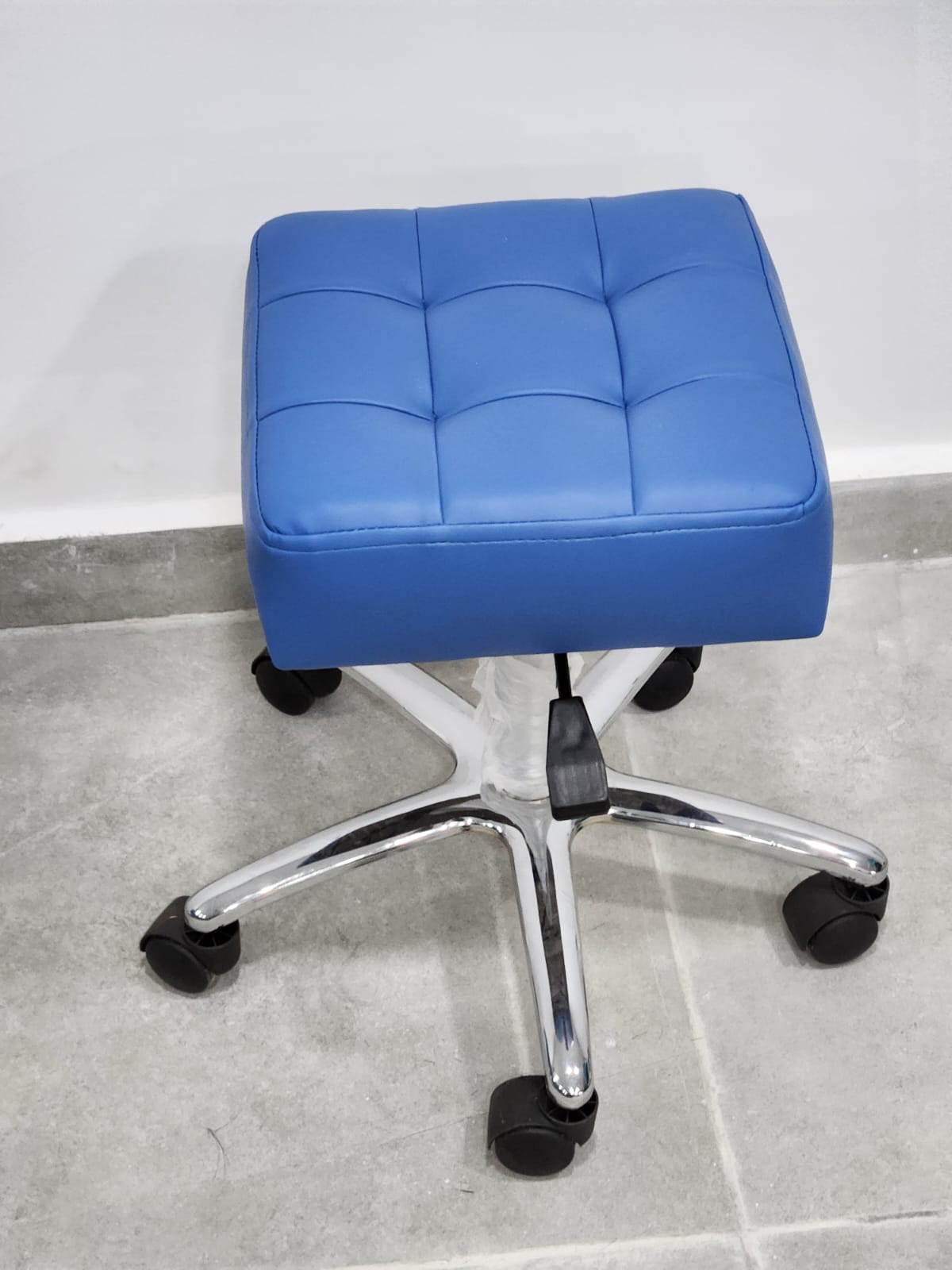 Tabouret Moderne et Pratique un siège élégant et fonctionnel pour votre maison ou votre espace de travail