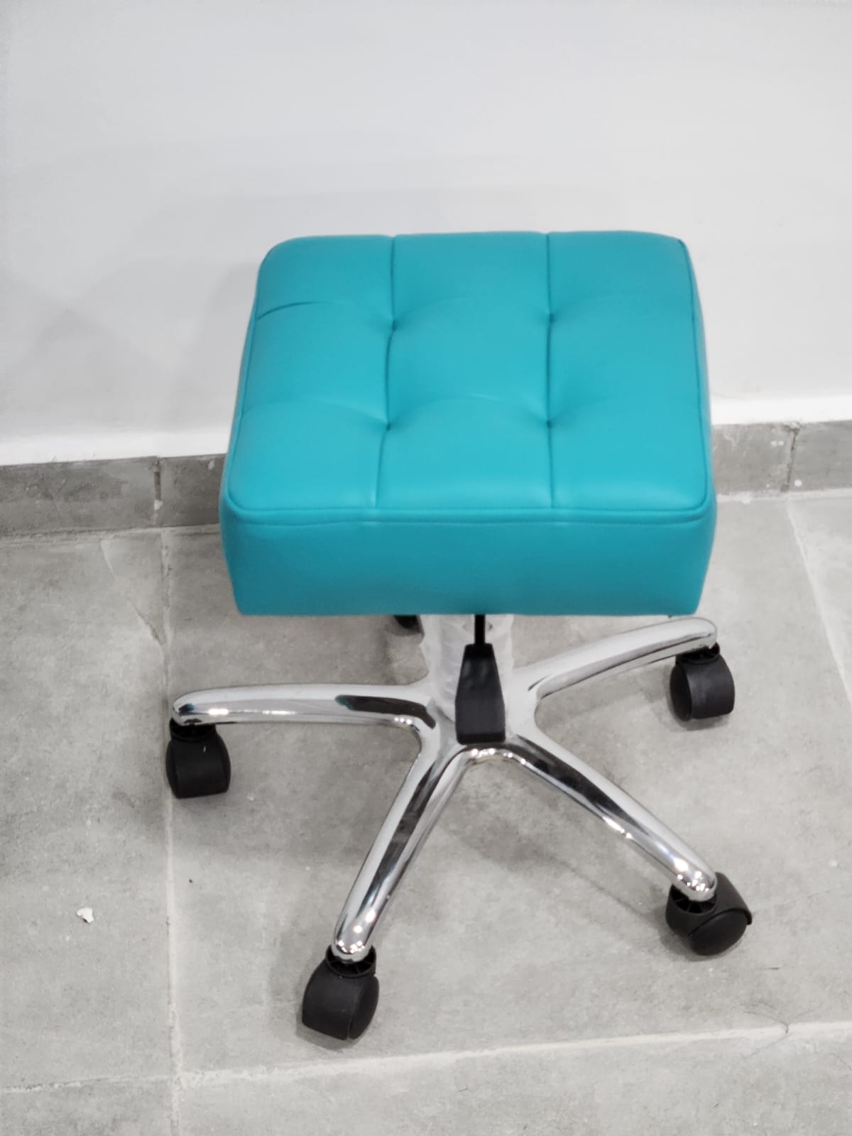 Tabouret Moderne et Pratique un siège élégant et fonctionnel pour votre maison ou votre espace de travail