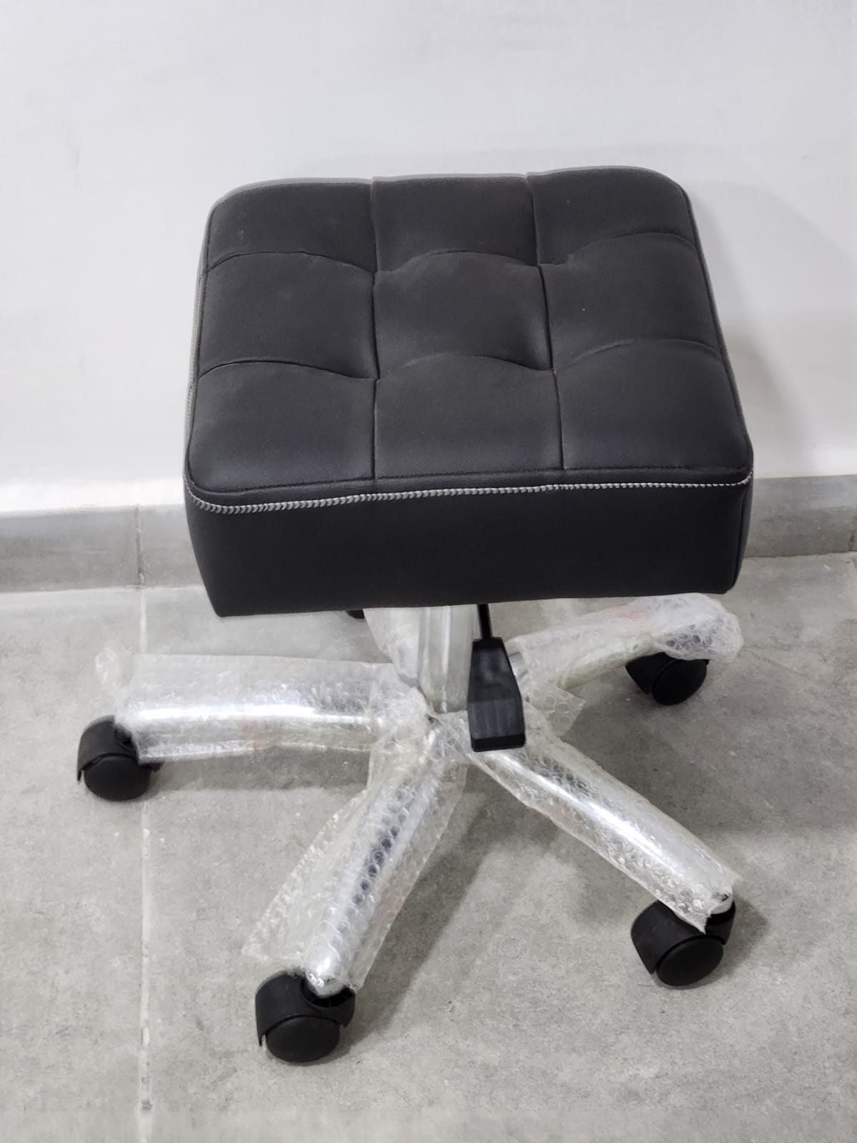 Tabouret Moderne et Pratique un siège élégant et fonctionnel pour votre maison ou votre espace de travail