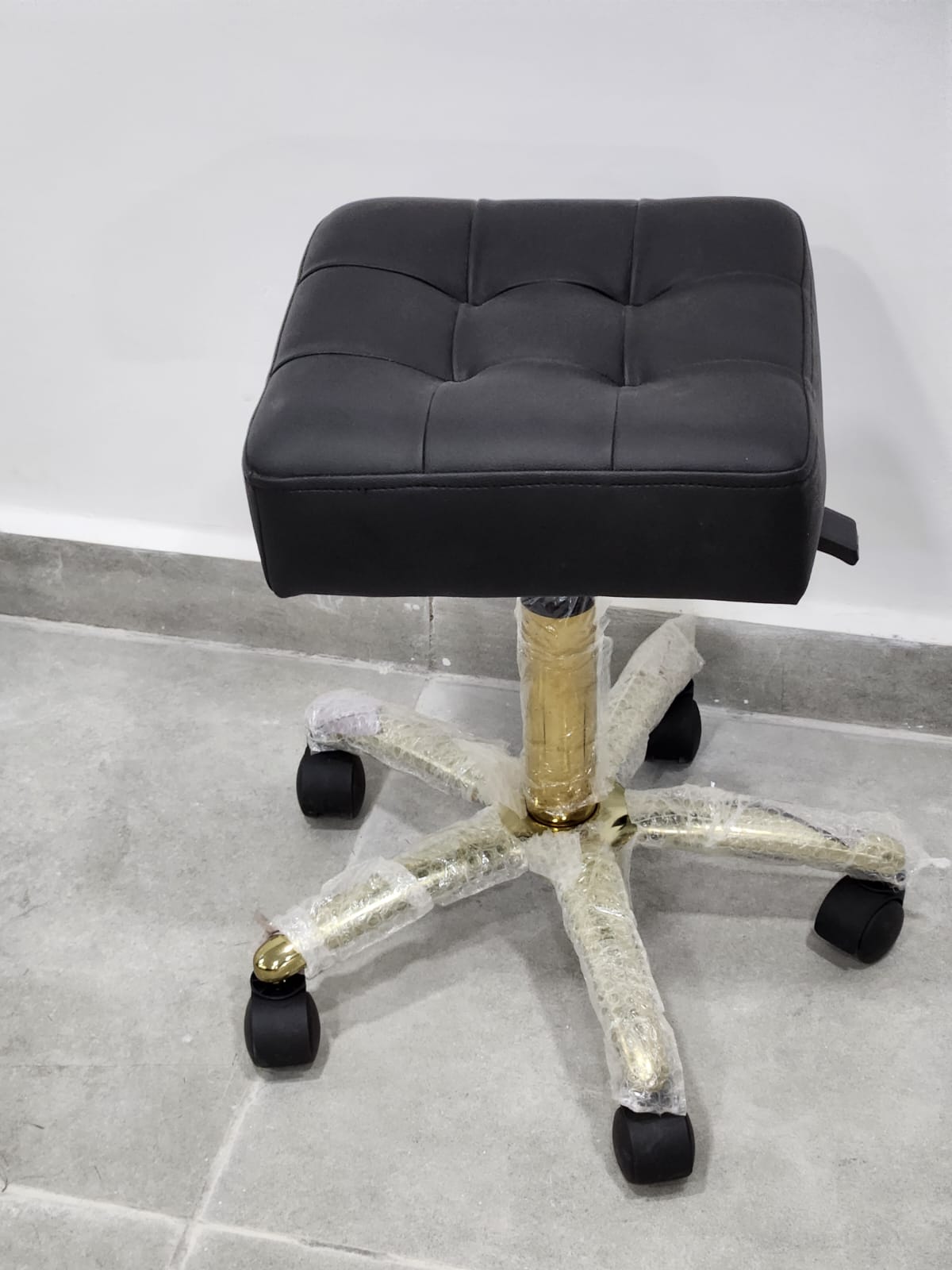 Tabouret Moderne et Pratique un siège élégant et fonctionnel pour votre maison ou votre espace de travail