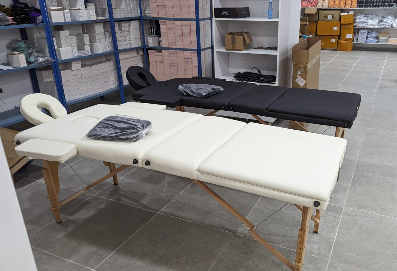 Lit de beauté pliant 180 cm longueur 60 cm largeur Tables  de Massage Spa portables professionnelles pliables avec sac  سرير تجميل قابل للطي بطول 180 سنتيمتر وعرض 60 سنتيمتر طاولات  تدليك سبا محمولة احترافية قابلة للطي مع حقيبة أثاث صالون خشبي