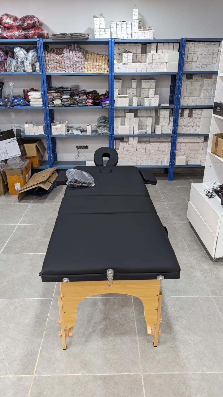 Lit de beauté pliant 180 cm longueur 60 cm largeur Tables  de Massage Spa portables professionnelles pliables avec sac  سرير تجميل قابل للطي بطول 180 سنتيمتر وعرض 60 سنتيمتر طاولات  تدليك سبا محمولة احترافية قابلة للطي مع حقيبة أثاث صالون خشبي