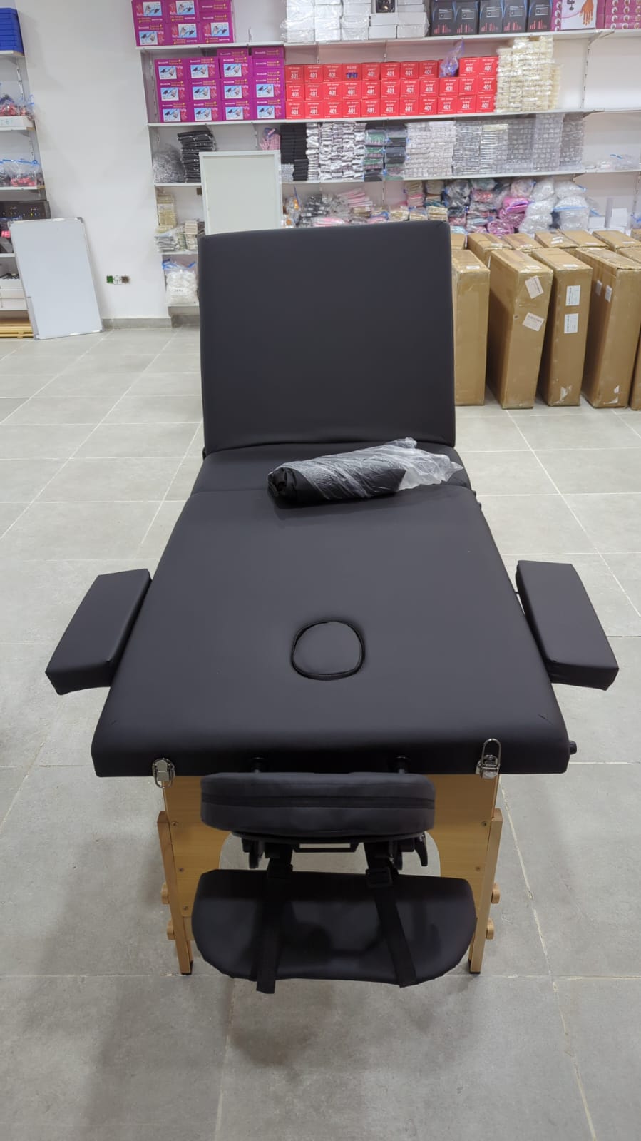 Lit de beauté pliant 180 cm longueur 60 cm largeur Tables  de Massage Spa portables professionnelles pliables avec sac  سرير تجميل قابل للطي بطول 180 سنتيمتر وعرض 60 سنتيمتر طاولات  تدليك سبا محمولة احترافية قابلة للطي مع حقيبة أثاث صالون خشبي